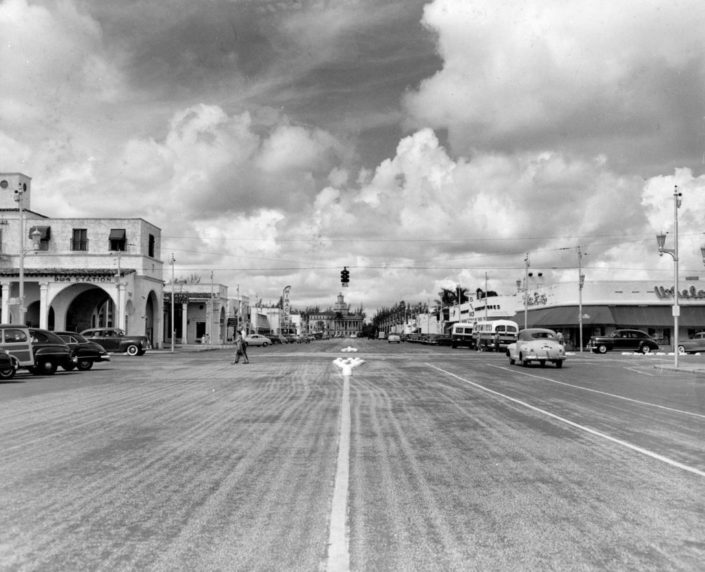 Street view of Miracle Mile from Ponce de Leon Blvd looking west in the 1950 shows a 1920s Mediterranean style buildings mixed with 1940s modern style buildings, as well as raised pavement markers that predated the median landscape project. Image courtesy of HistoryMiami Museum, 1995-410-106.